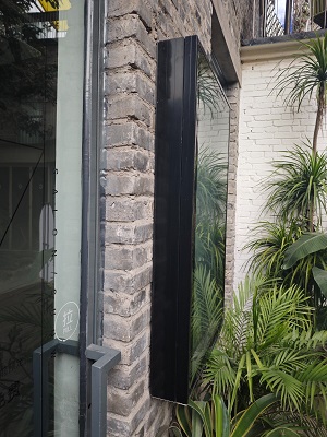 È necessario prestare attenzione all'utilizzo degli schermi LCD esterni ad alta luminosità (1)