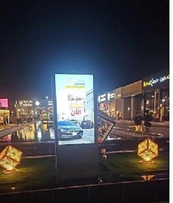 ما هو التأثير الذي تجلبه آلة الإعلان الخارجية إلى المدينة؟(2)