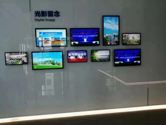 LCD advertising machines