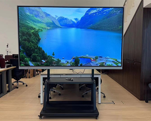 القيمة الثورية وتأثير السبورة التفاعلية الذكية