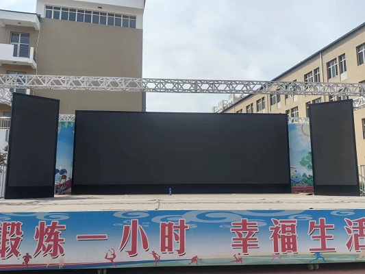 L'introduzione e l'installazione dello schermo LED