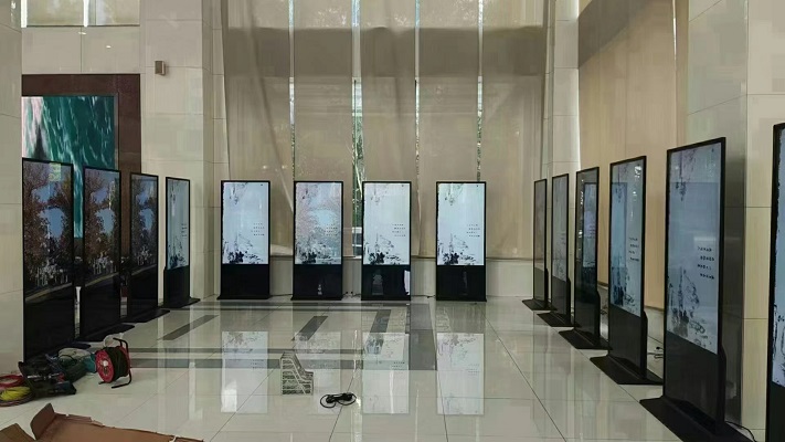 Macchina pubblicitaria verticale per interni