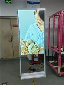 Écran publicitaire haute luminosité pour vitrine : la solution idéale pour l'affichage de votre magasin