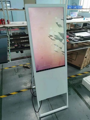 The use of vertical advertising machines in hotel shopping malls