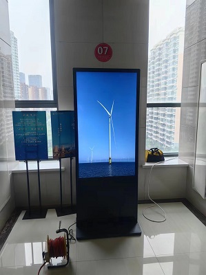 دور آلات الإعلان العمودية في الإعلان