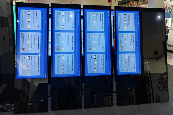 دور آلات الإعلان العمودية في التصنيع الذكي