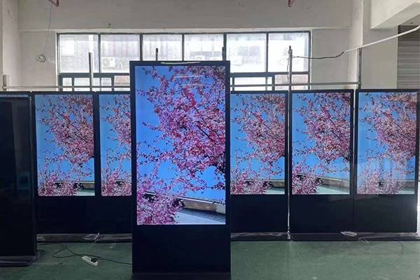 استخدام عرض الإعلانات الدائمة على الأرض