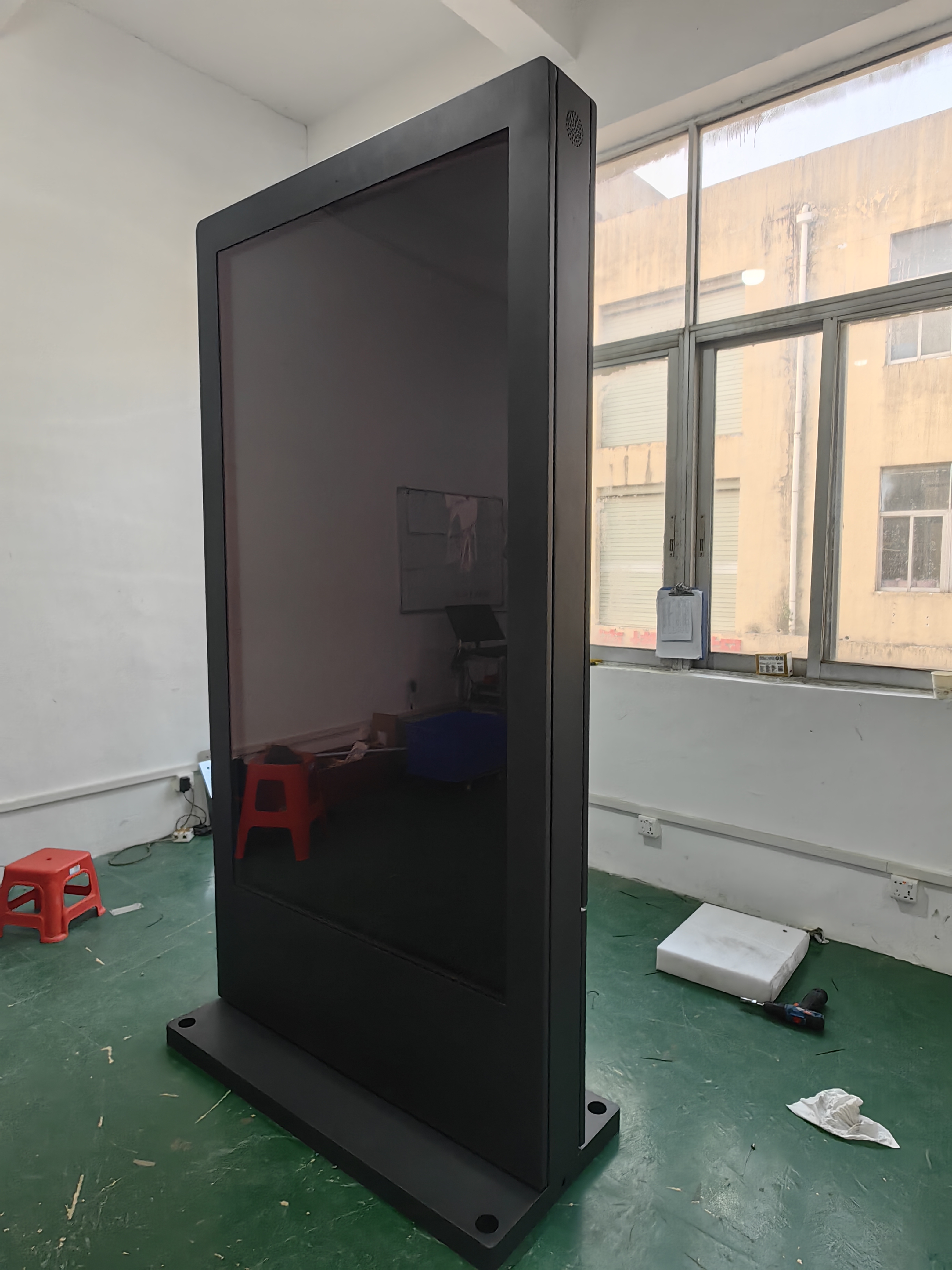 outdoor advertising machine