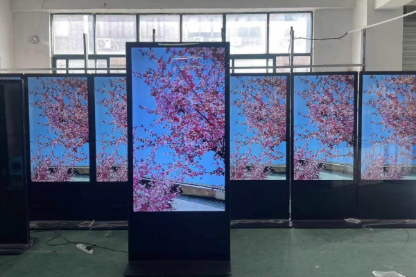 ثورة في الإعلان: آلة العرض العمودية الجديدة لدينا