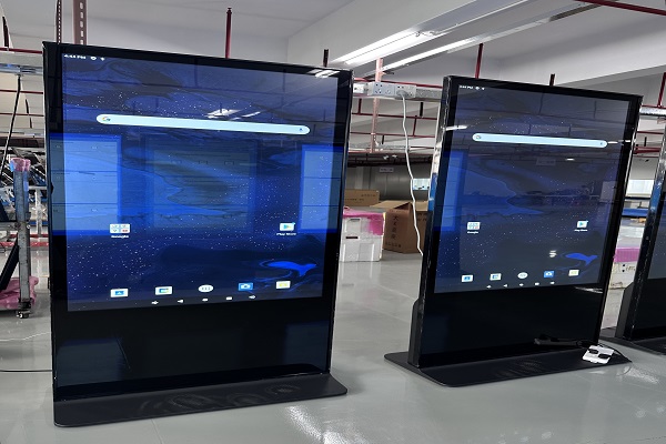 لماذا تحظى آلات الإعلان شاشات الكريستال السائل العمودية بشعبية كبيرة