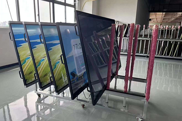 LCD digital signage