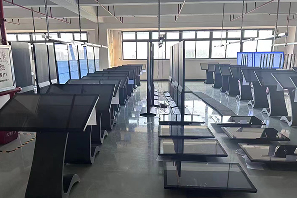 Machine tout-en-un de demande tactile en forme de S