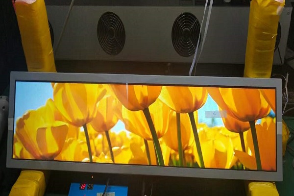 Quais aplicações a tela de barra esticada LCD tem em vários setores