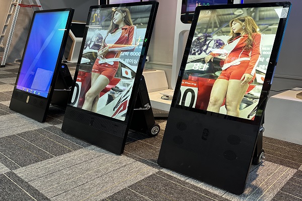 شاشة خارجية جديدة مع البطارية