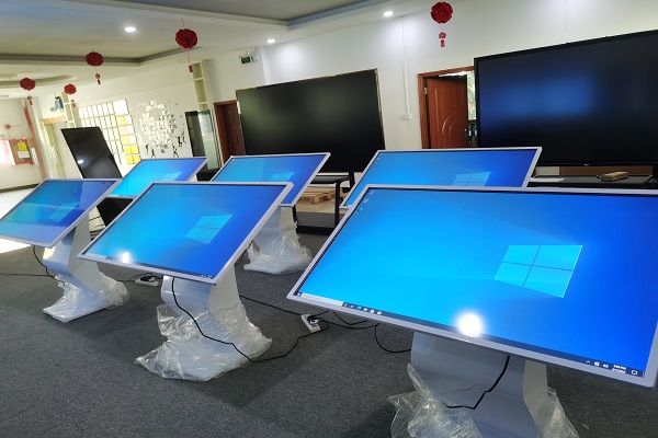 مقدمة عن وظائف ومظهر جهاز الاستعلام باللمس