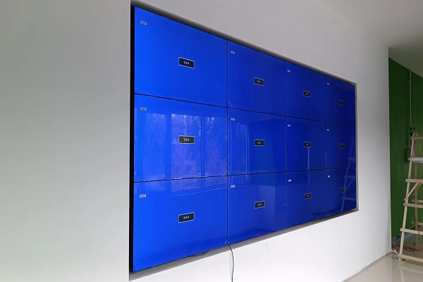 استخدام شاشات شاشة الكريستال السائل فيديو حائط التي تعمل باللمس في التعليم والتدريب