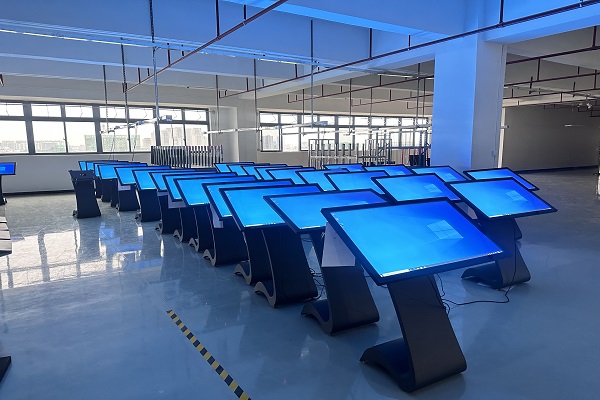 تحظى آلة الاستعلام باللمس بشعبية كبيرة لدى الجمهور