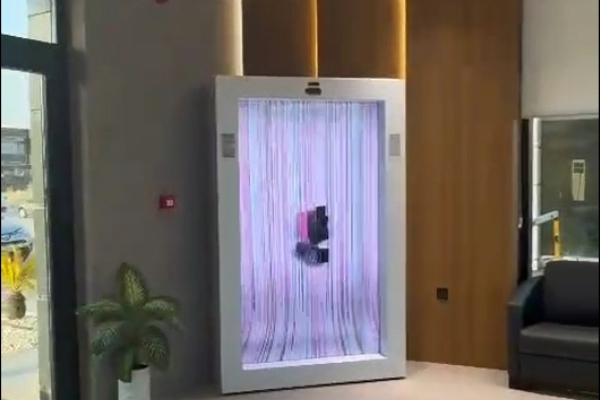 Transparente Vitrine, die die traditionelle Präsentation bricht
