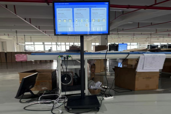 كشك شاشة اللمس المبتكر يحدث ثورة في تجربة البيع بالتجزئة