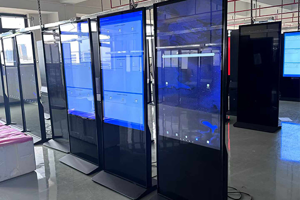 Почему широко используются напольные рекламные машины?