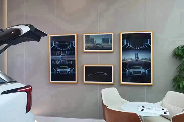 Vorteile und Anwendungsszenarien des Holzrahmen-Werbeplayers