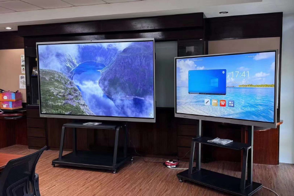 What are the benefits of using conference whiteboards in meeting rooms?