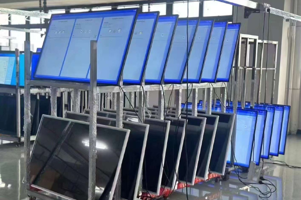 Vantagens e características das máquinas de publicidade montadas na parede