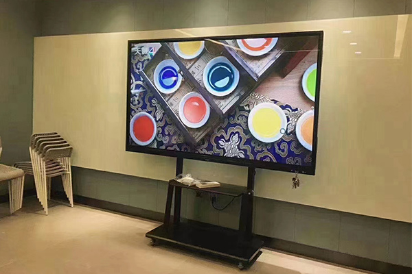 86-Zoll-Smartboard für kleine Besprechungsräume