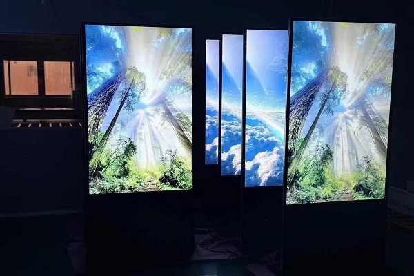 As vantagens das máquinas de publicidade verticais