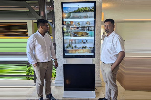 Напольный вращающийся рекламный дисплей