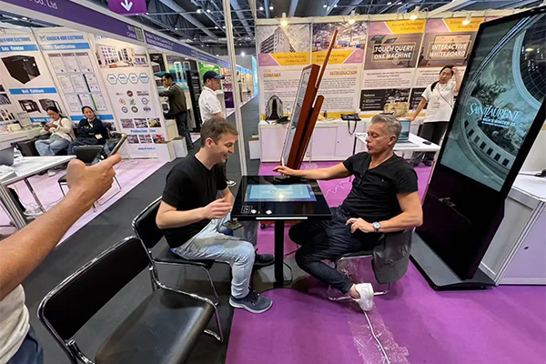 Kundenfeedback zum LCD Smart Touch Table