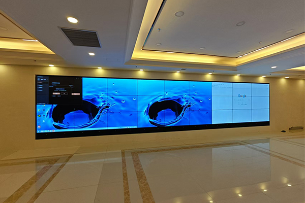 هل من الأفضل استخدام شاشة قاد أو شاشة شاشة الكريستال السائل في غرفة الاجتماعات؟ حل شاشة كبيرة لعرض غرفة الاجتماعات