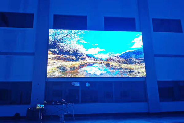 LED-Bildschirm in der Luft- und Raumfahrtmessehalle 3