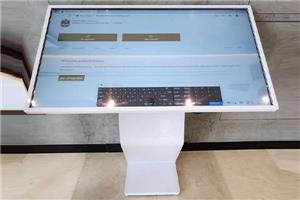 Quais vantagens de aplicação a máquina touch all in one pode trazer ao sistema bancário