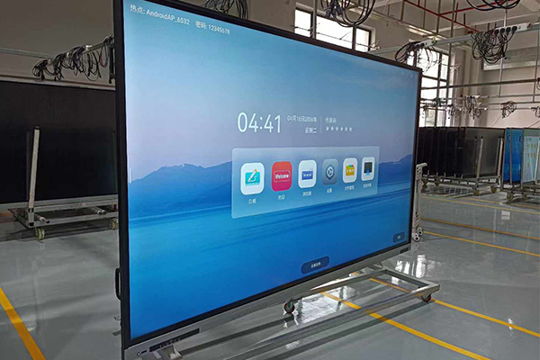 Qual é a diferença entre quadro branco interativo e TV?