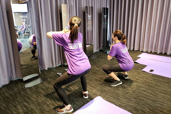 Как используются зеркальные рекламные машины в различных отраслях?