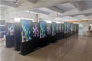 How to change the advertising screen of floor standing advertising display