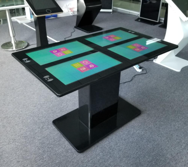 4-screen touch table