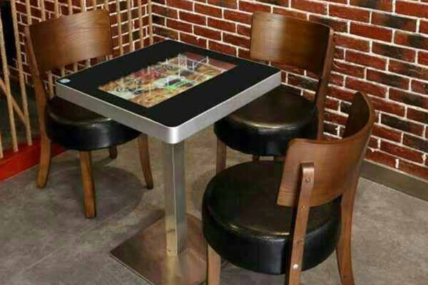 Интерактивни дигитални маси се разполагат в ресторантите за увеличаване на продажбите
