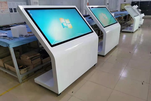 O processo de uso da máquina multifuncional de consulta por toque