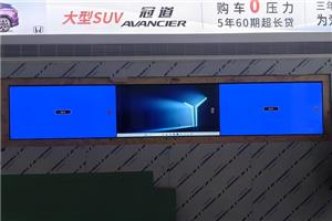 Installation des LCD-Spleißes im Autohaus