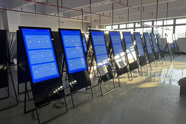 Предимства на LCD преносима рекламна машина