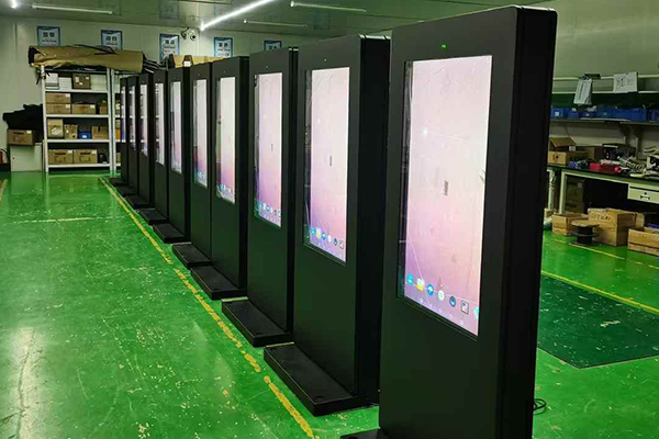 Características das máquinas de publicidade externa