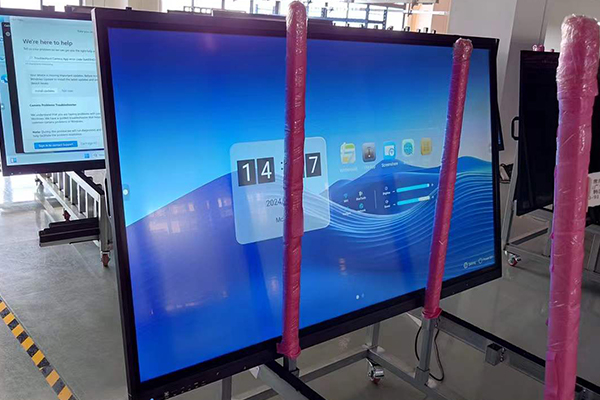 会議用インタラクティブホワイトボードの導入