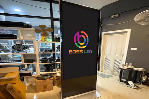 巨大な大型スクリーン広告機