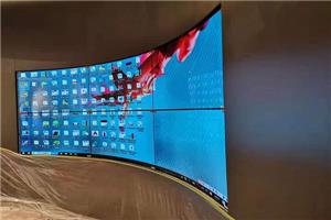 Worauf muss ich bei der Installation des gebogenen Spleißsiebs achten?