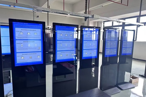 Floor Standing Kiosk: crearea unui instrument de promovare eficient