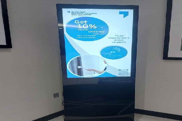 التوسع في استخدام اللافتات الرقمية العمودية في الصناعات الحديثة(1)