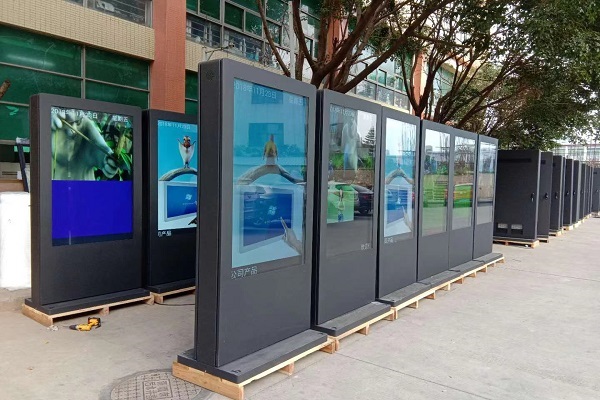 Outdoor LCD advertising machines