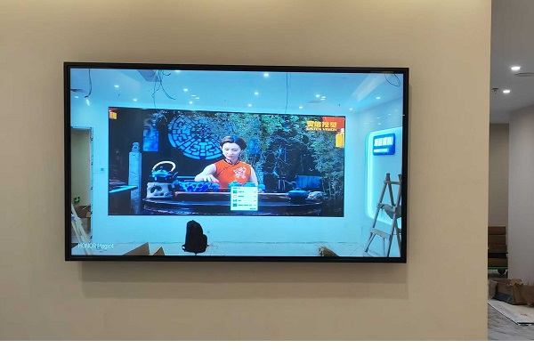 Инженерен казус: монтирана на стена рекламна дисплейна система